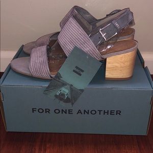 Toms Poppy Sandals, NWT